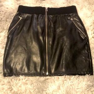 Wilfred Free size 6 Pleather Front Zip Miniskirt